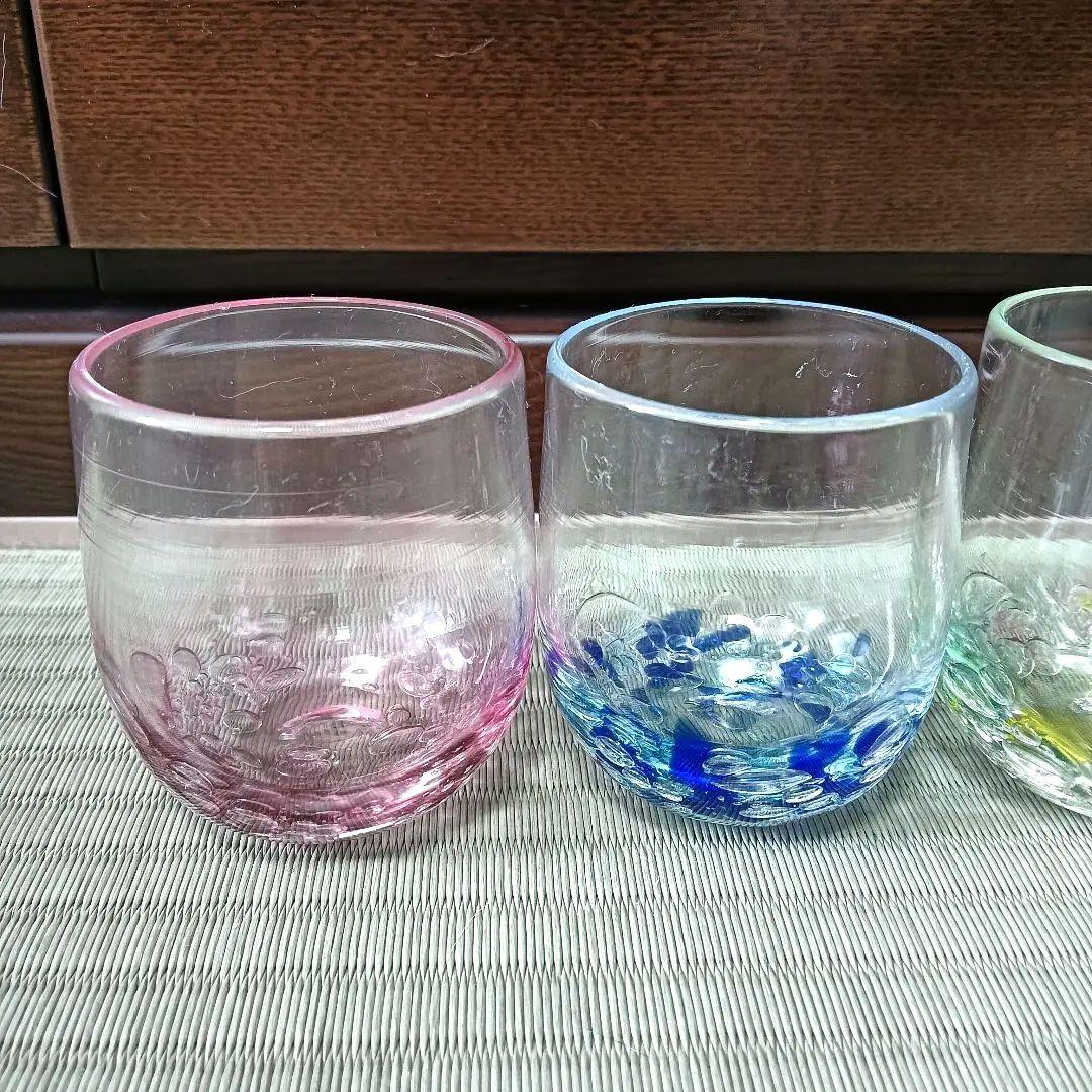 グラス　ピンク　水色　気泡　オレンジ　ガラス　グリーン
