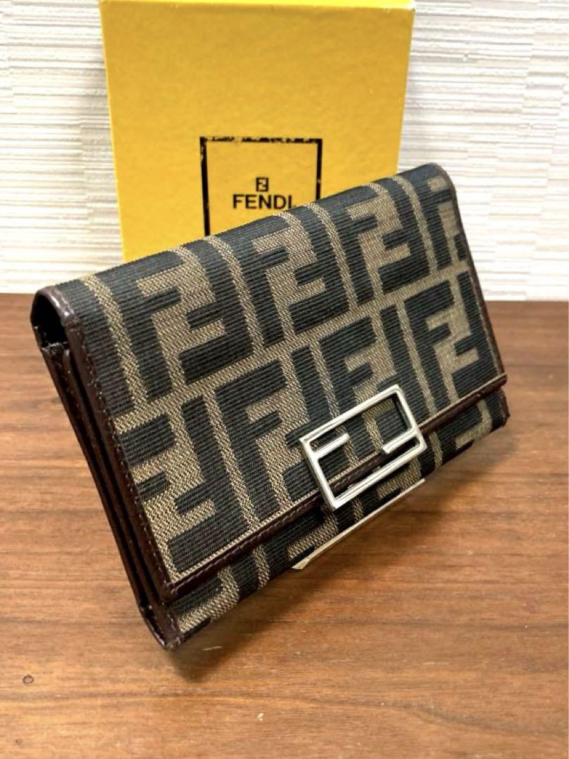 FENDI フェンディ　ズッカ柄　三つ折り財布　ブラウン系