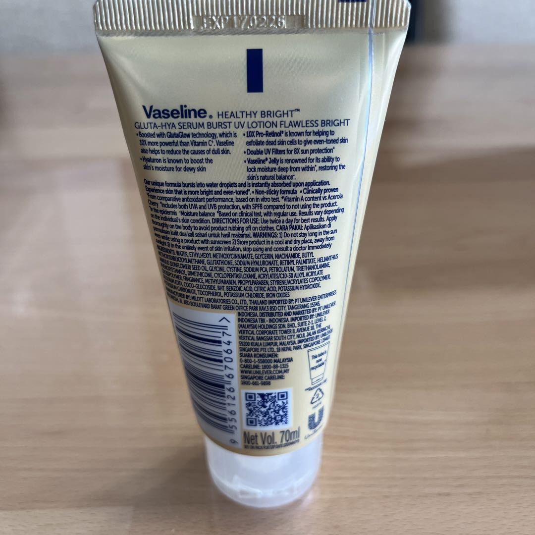 新品未開封　Vaseline GLUTA-HYA ボディローション 4本セット Vaseline Healthy Bright Gluta-Hya Lotion Pro-Age Restore 300