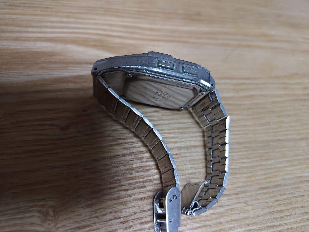 150 デジタル腕時計