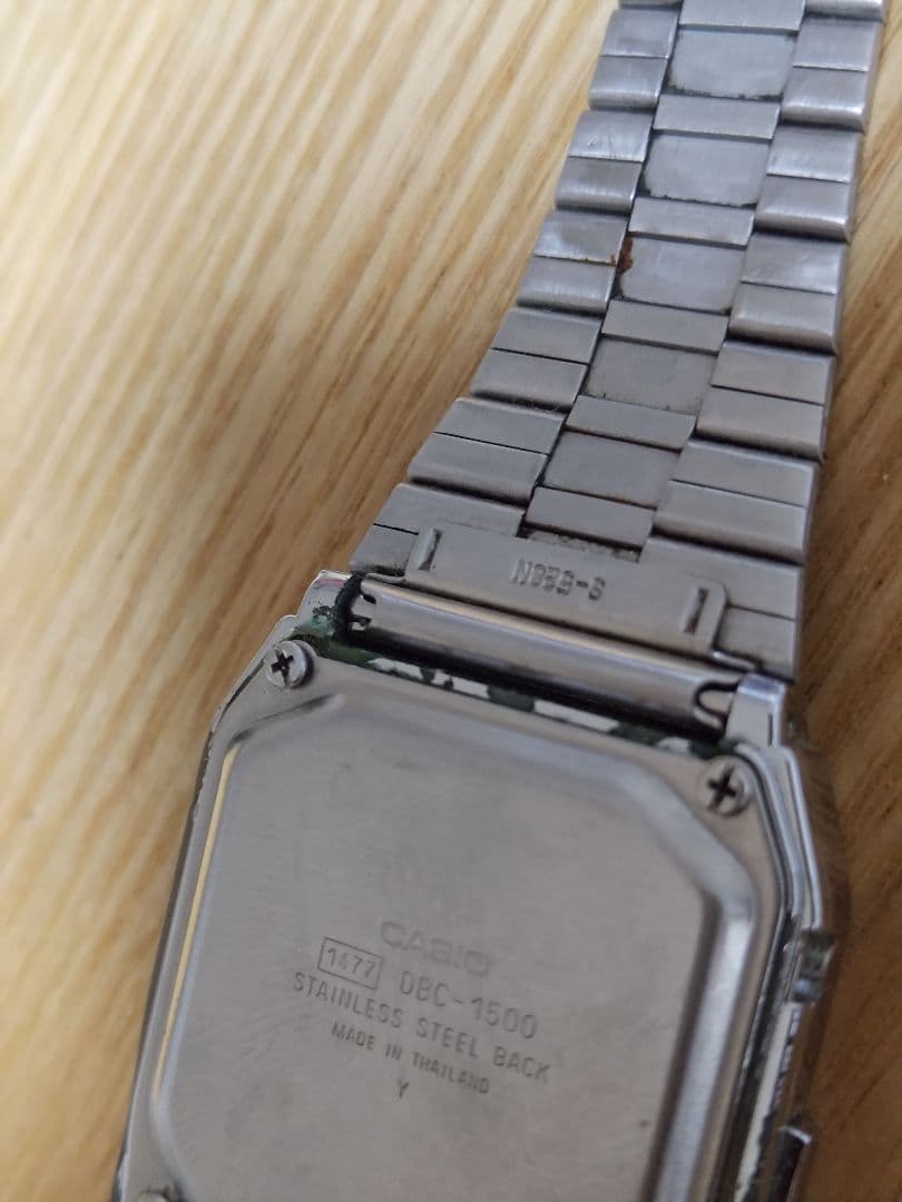 150 デジタル腕時計