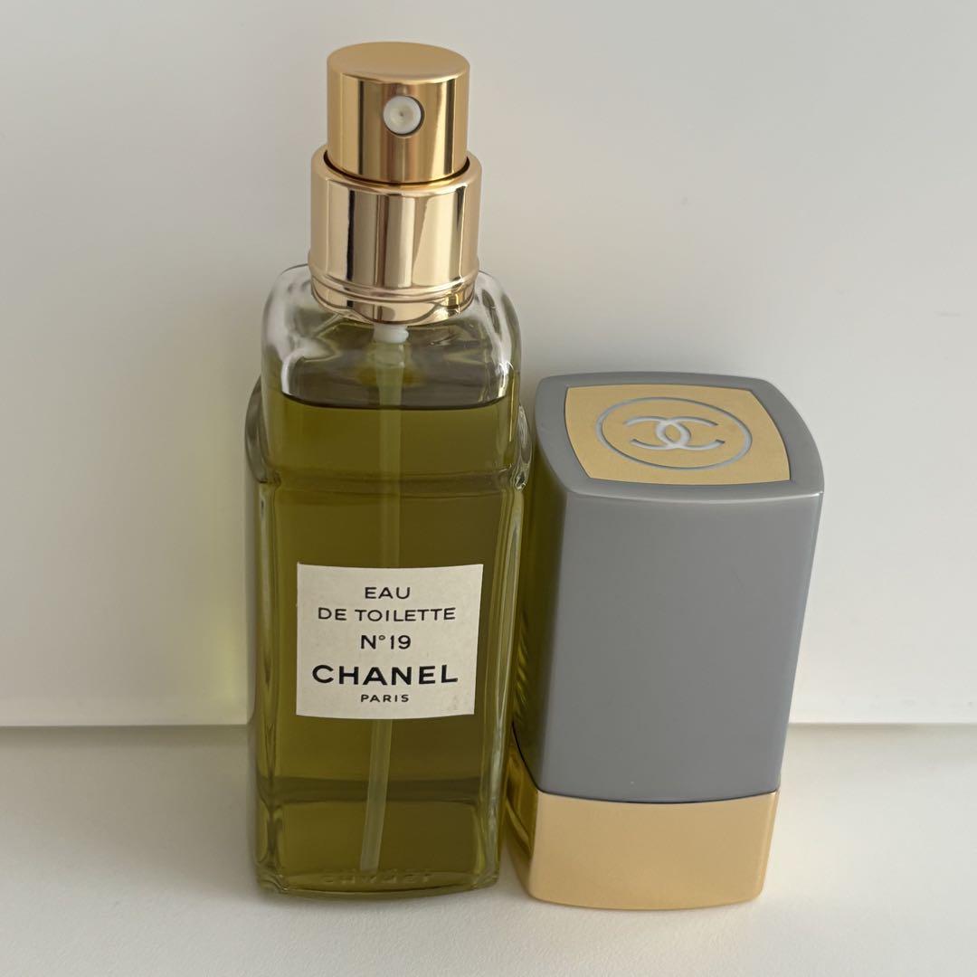 CHANEL シャネル No19 EAU DE TOILETTE 香水 シャネル N°19 オードゥ トワレット（ヴァポリザター） - 100 ml