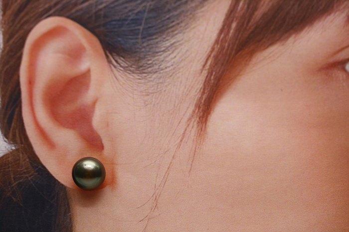 タヒチ黒蝶真珠パールピアス 11mm マルチカラー K18製