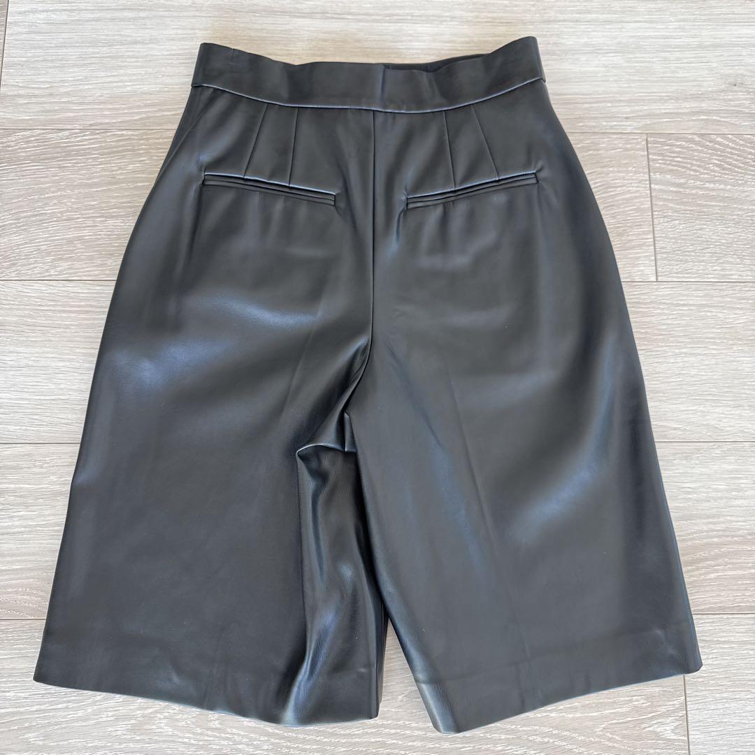 新品未使用martinique マルティニーク合成皮革ショートパンツ　0