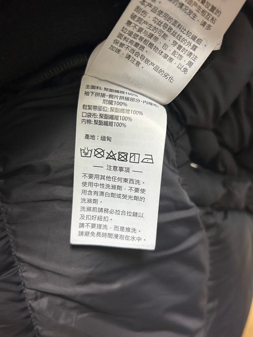 ATHLETA フード付きブラックダウンコート アスレタダウンコート ATHLETA フード付きブラックダウンコート アスレタダウンコート