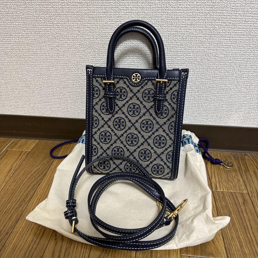 Tory Burch ロゴ入り小型バッグ