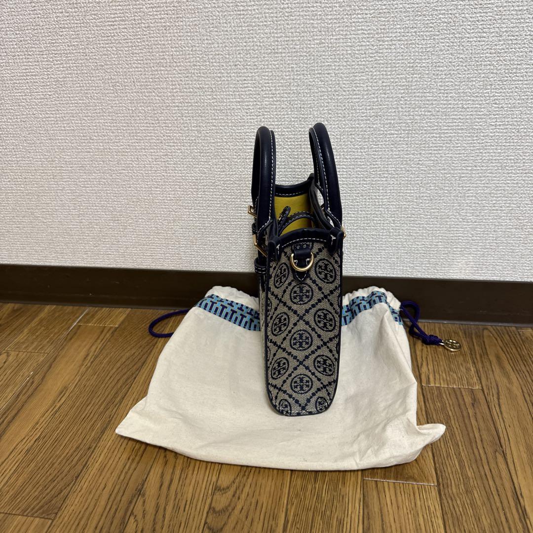 Tory Burch ロゴ入り小型バッグ