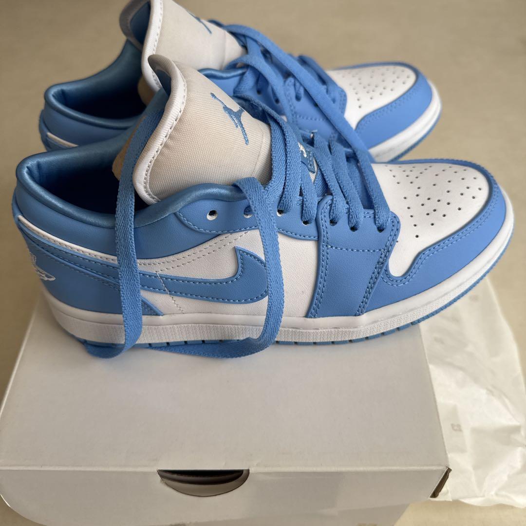 靴 NIKE WMNS AIR JORDAN 1 LOW UNC 23.5cm