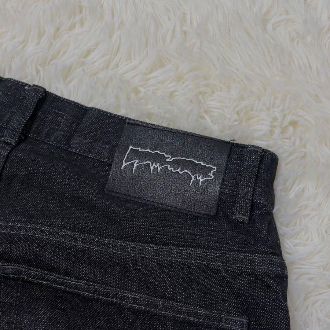 【美品✨】FULKING AWESOME ブラックデニム 32 革パッチ