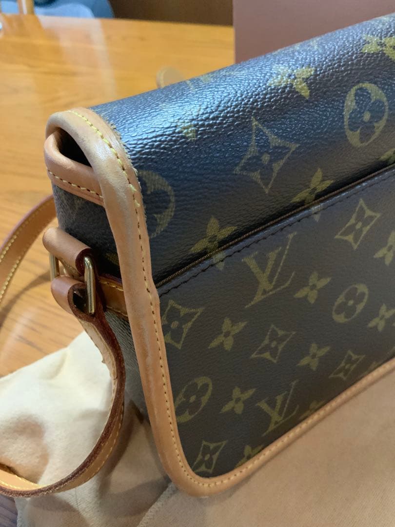 LOUIS VUITTON モノグラム ソローニュ ショルダーバッグ LOUIS VUITTON モノグラム ソローニュ ショルダーバッグ