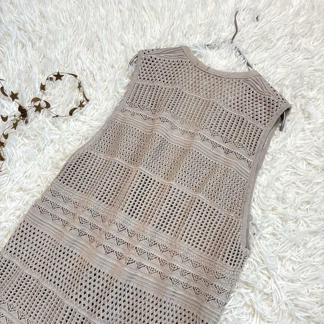 美品 23区 24SS レーシーパターンロングジレニット Vネック ベージュ 美品 23区 24SS レーシーパターンロングジレニット Vネック