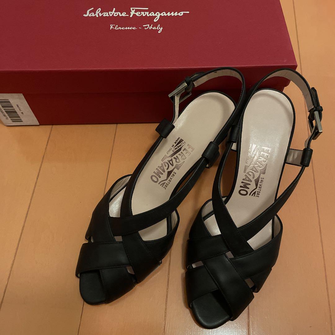 ブラウン系,24.5cm激安通販 Salvatore Ferragamo / サンダル【未使用 新品本物 最終価格⭐️【未使用】SalvatoreFerragamo/フェラガモサンダル サンダル