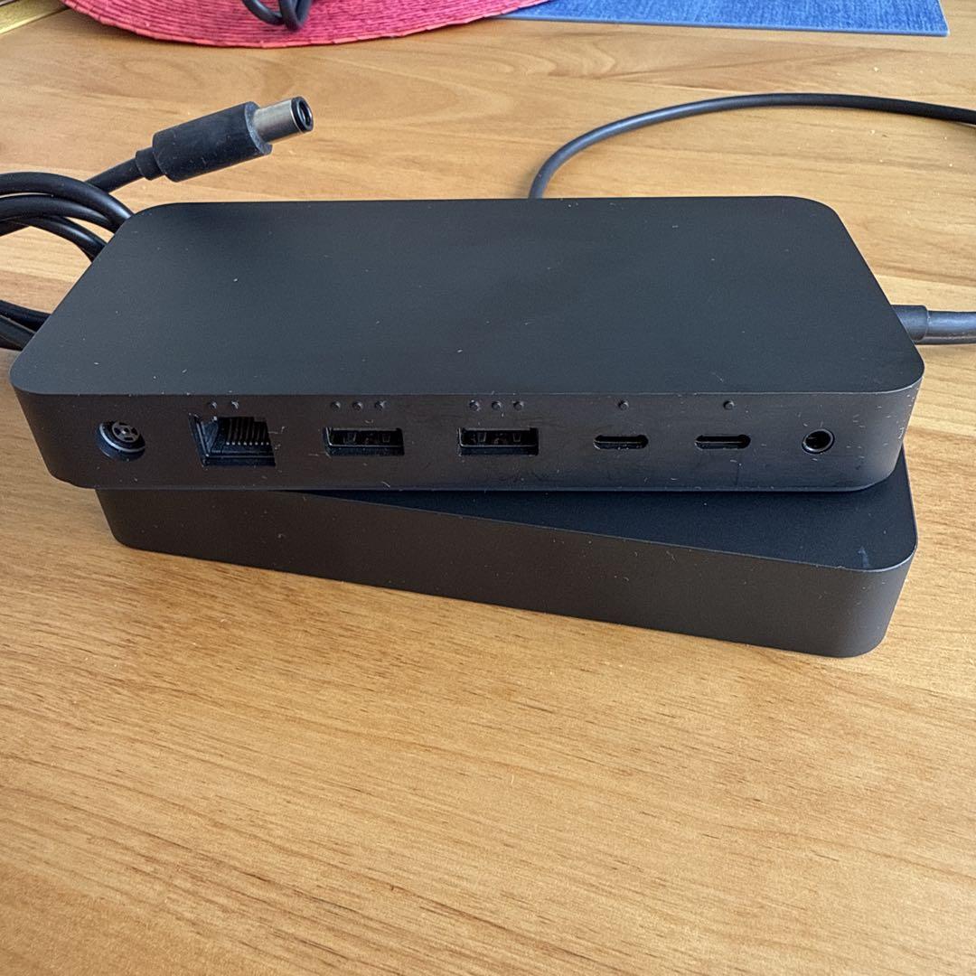 Microsoft Surface Thunderbolt 4 ドック