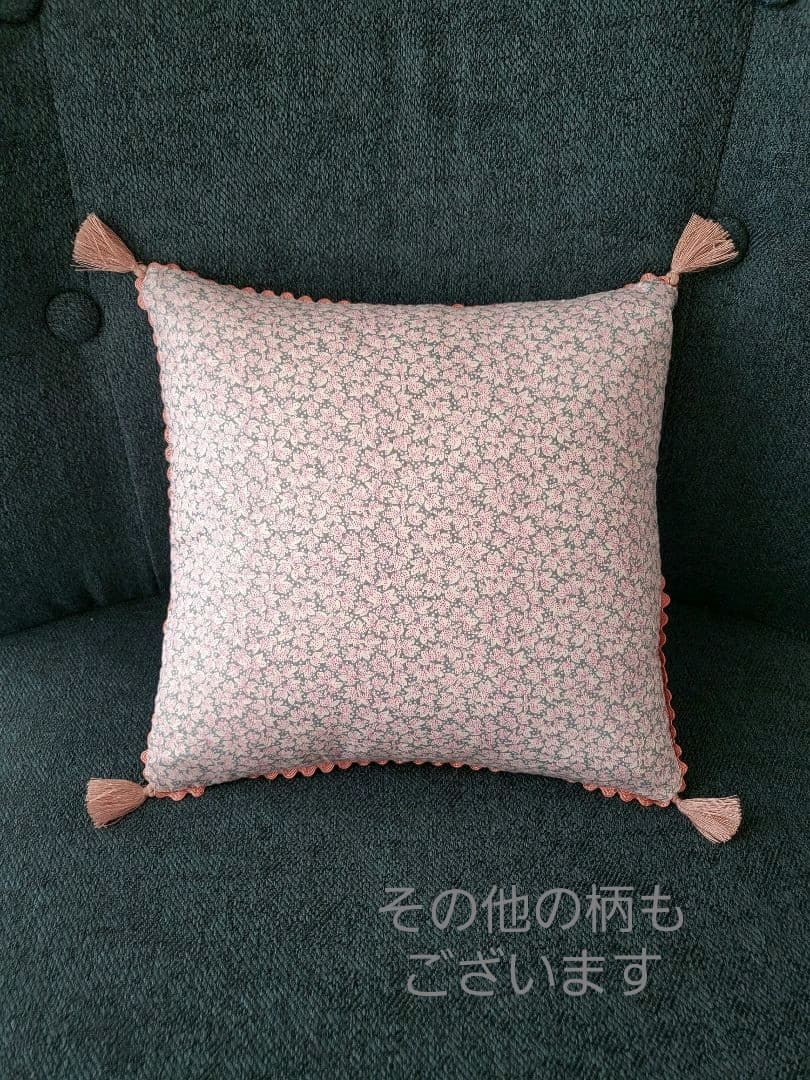 ☆売約済み☆ リバティ生地使用 フリル&タッセル付き ミニクッション ☆売約済み☆ リバティ生地使用 フリル&タッセル付き ミニクッション