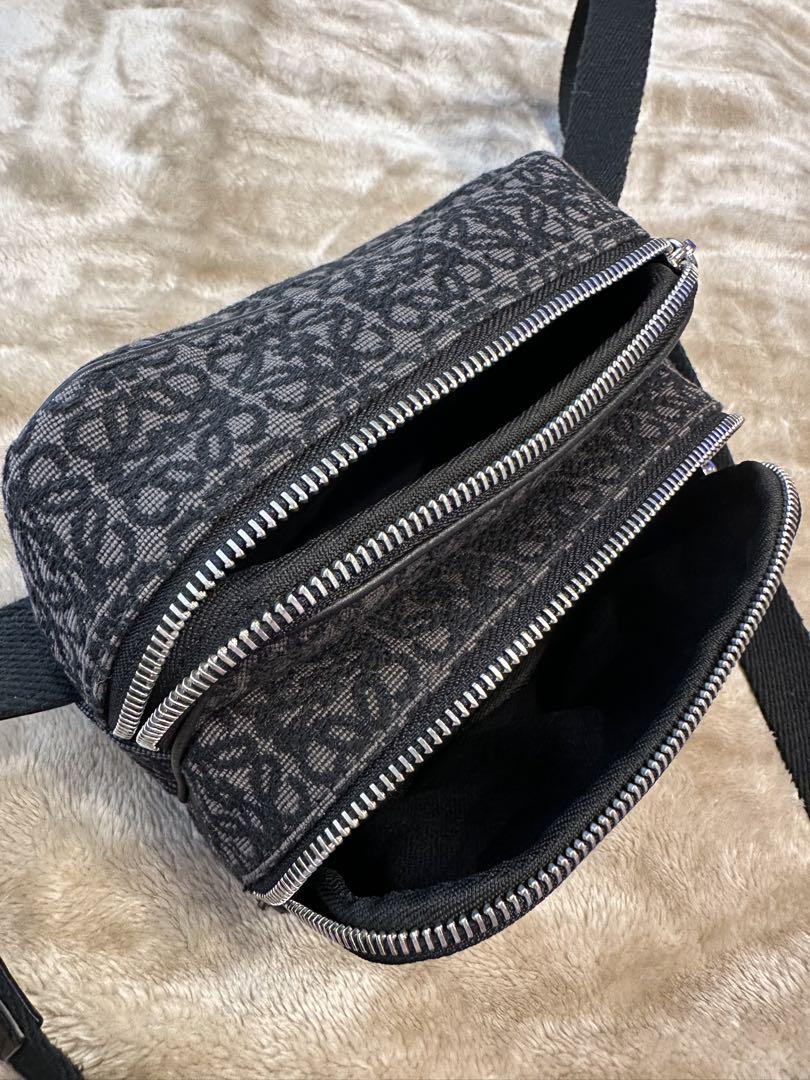 【美品】ロエベ  LOEWE カメラバッグ　ショルダーバッグ