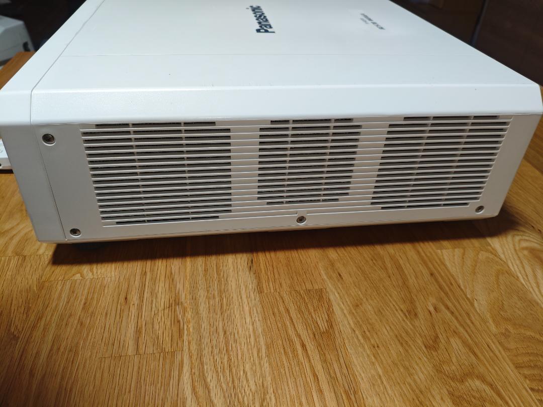 Panasonic PT-RZ570 レーザー光源プロジェクター
