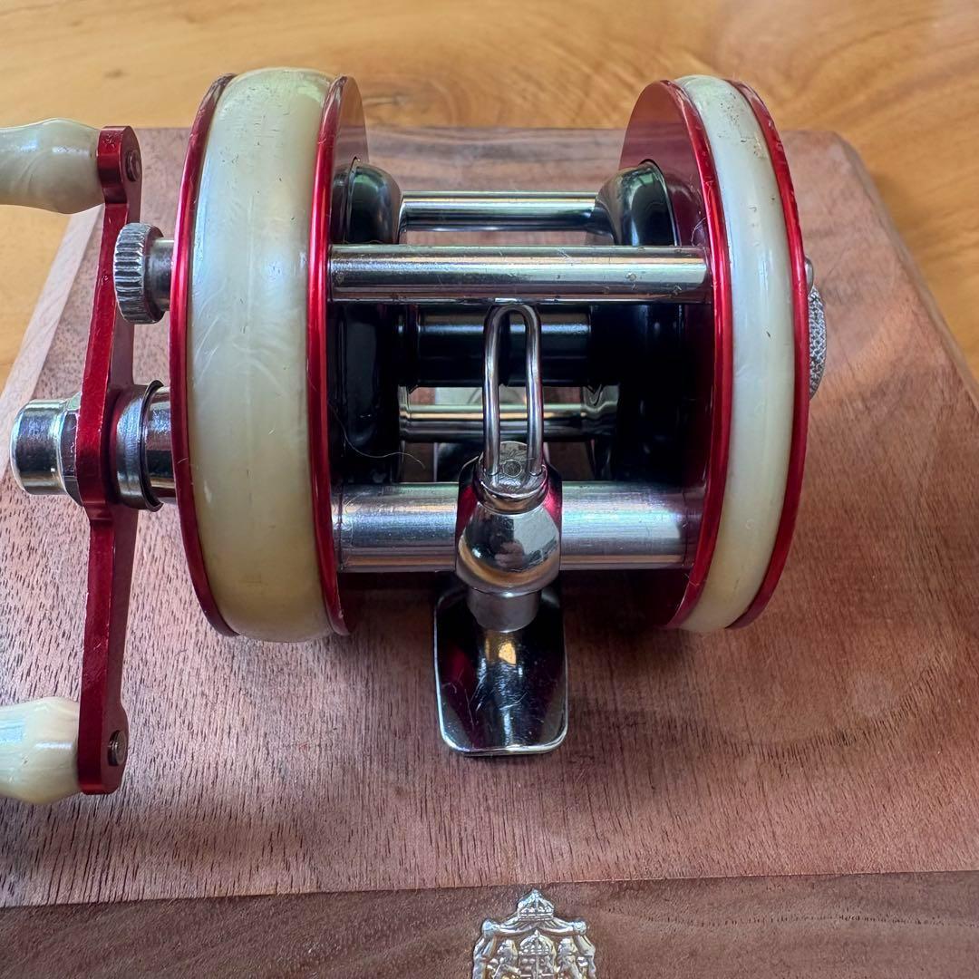 2050 g