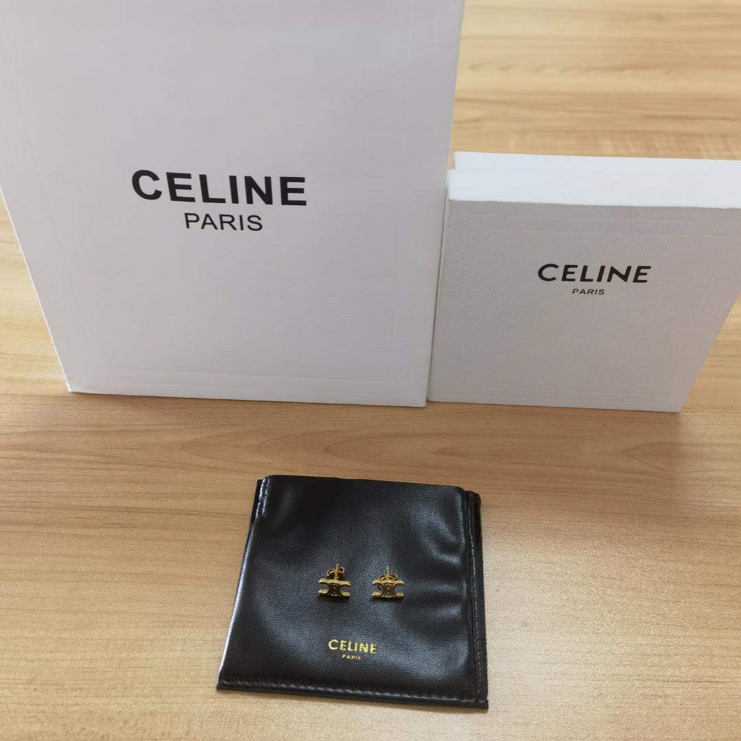 CELINEセリーヌ トリオンフ　スタッズ ピアス