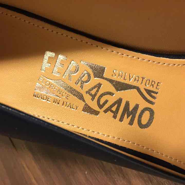 箱入】フェラガモ 新品 ネイビー フラットパンプス