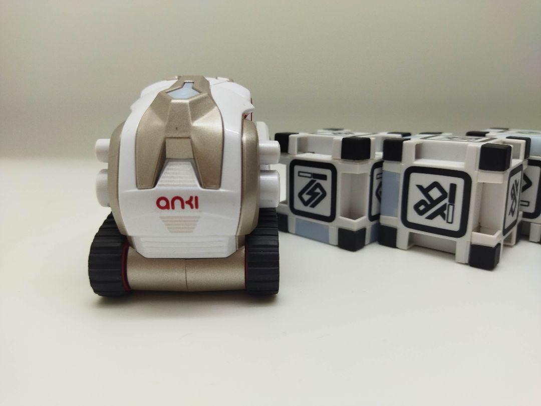 Anki Cozmo ロボットトイ