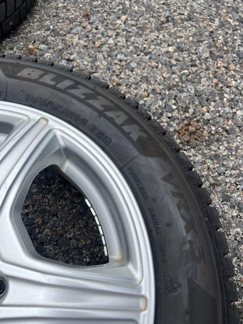 送料無料スタッドレスタイヤホイールBLIZZAK VRX3 155/65R14