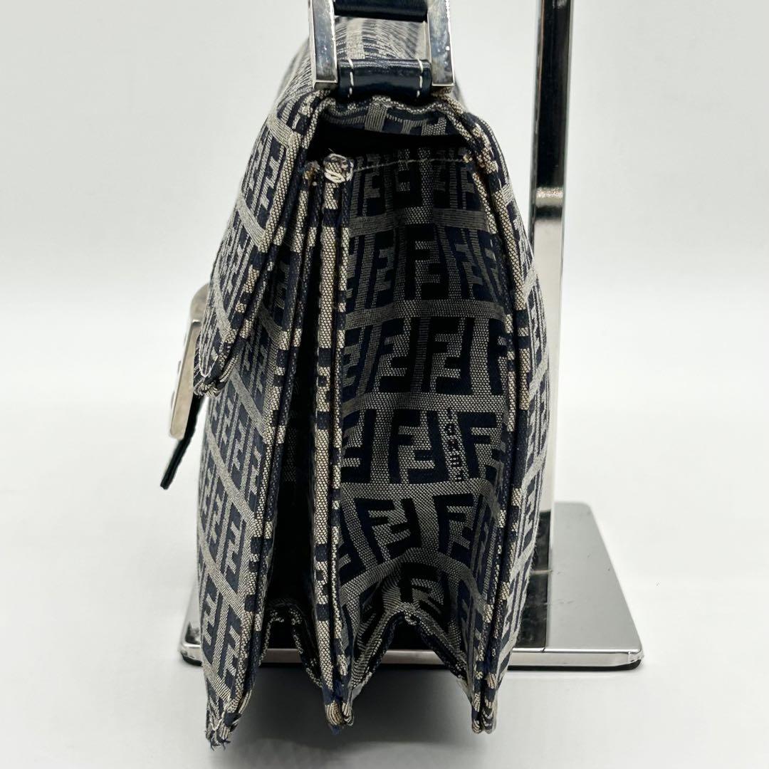 極美品✨フェンディ マンマバケット ズッキーノ FF金具 ワンショルダーバッグ 極 美品 FENDI フェンディ マンマバケット ズッキーノ FF 総柄
