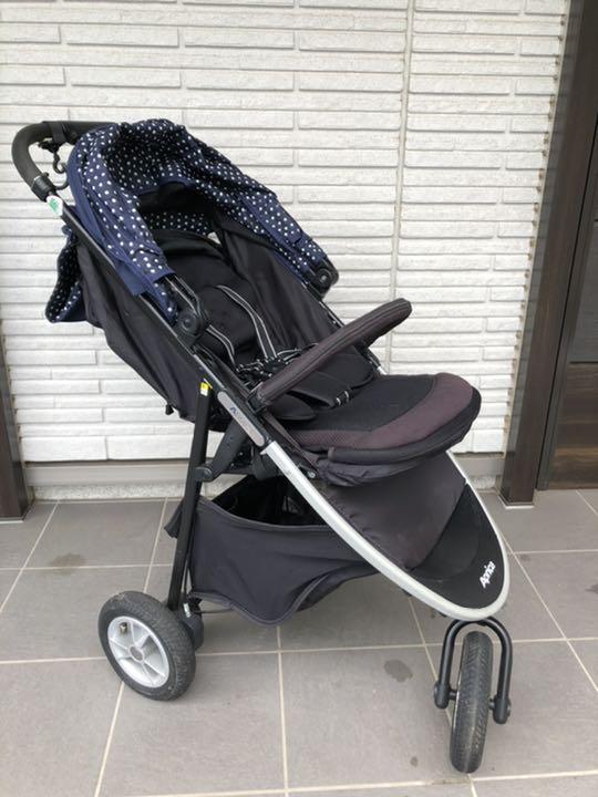 おもちゃ付き！スムーヴ 3輪ベビーカー アップリカ