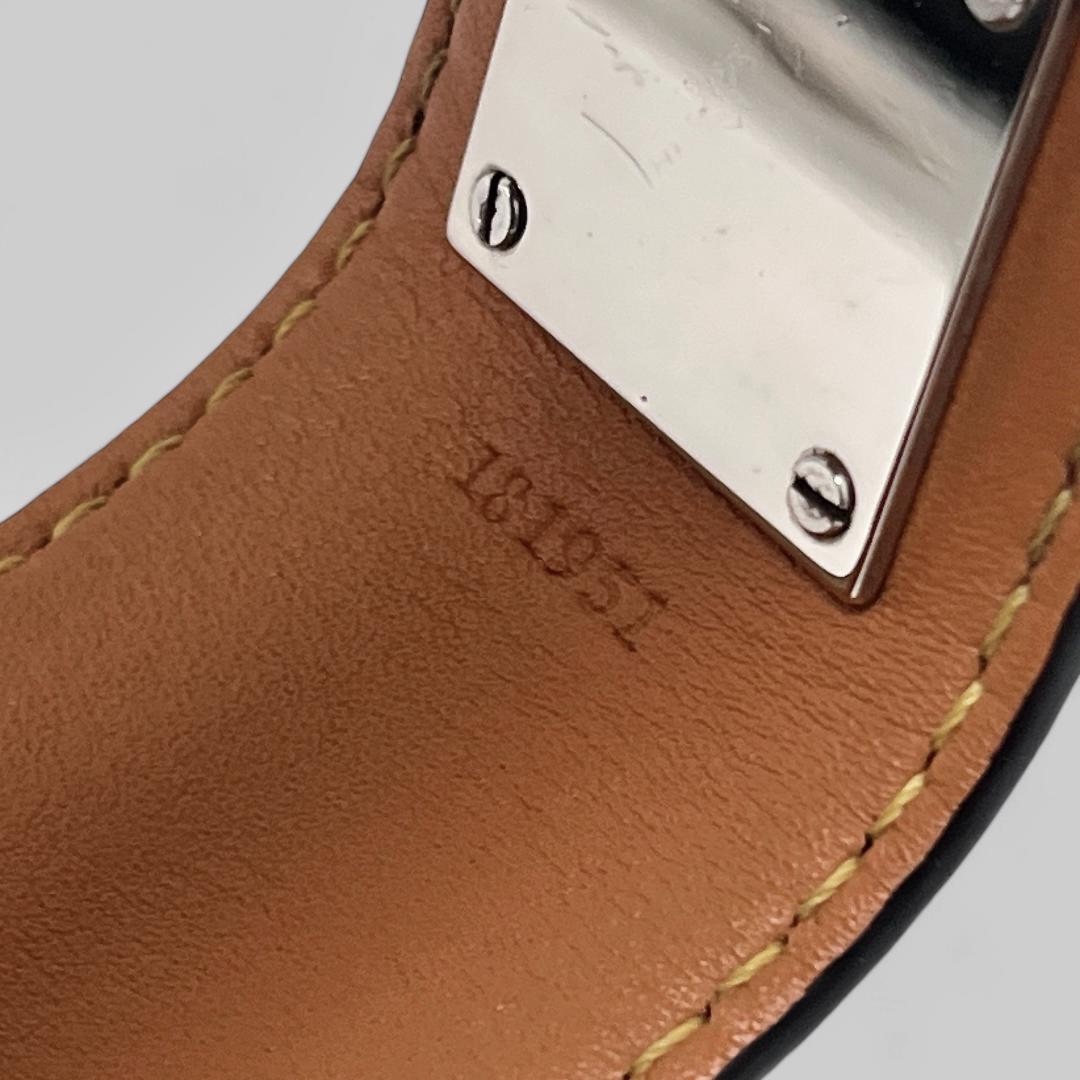 LOEWE アナグラムバングル レザー ブラック