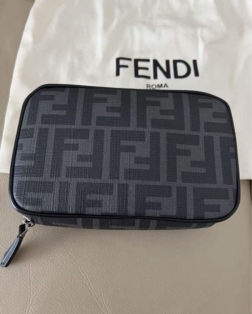 FENDI ブラック