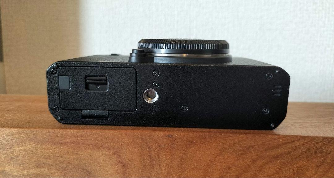 FUJIFILM 　Ｘ−Ｅ4　ミラーレスデジタルカメラ　ボディーブラック