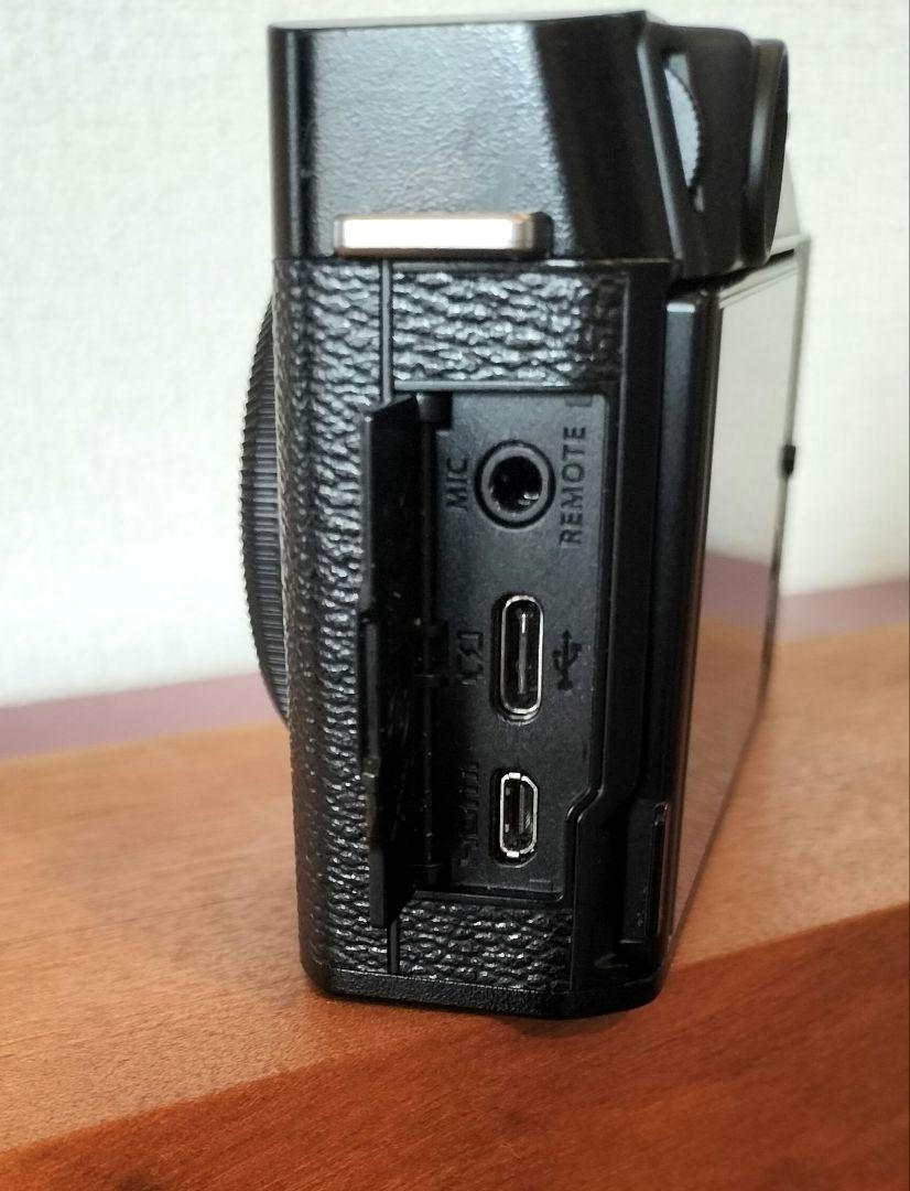 FUJIFILM 　Ｘ−Ｅ4　ミラーレスデジタルカメラ　ボディーブラック