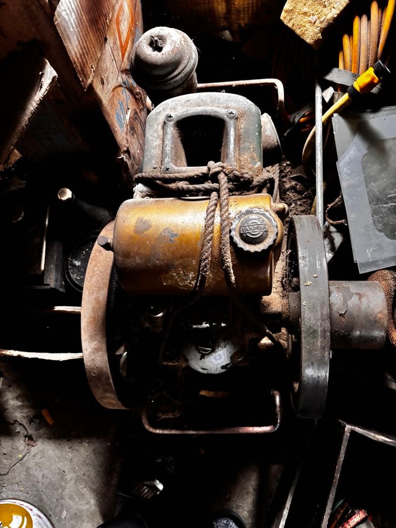 エンジン式ウインチ ロープ付き目立った傷や汚れなし