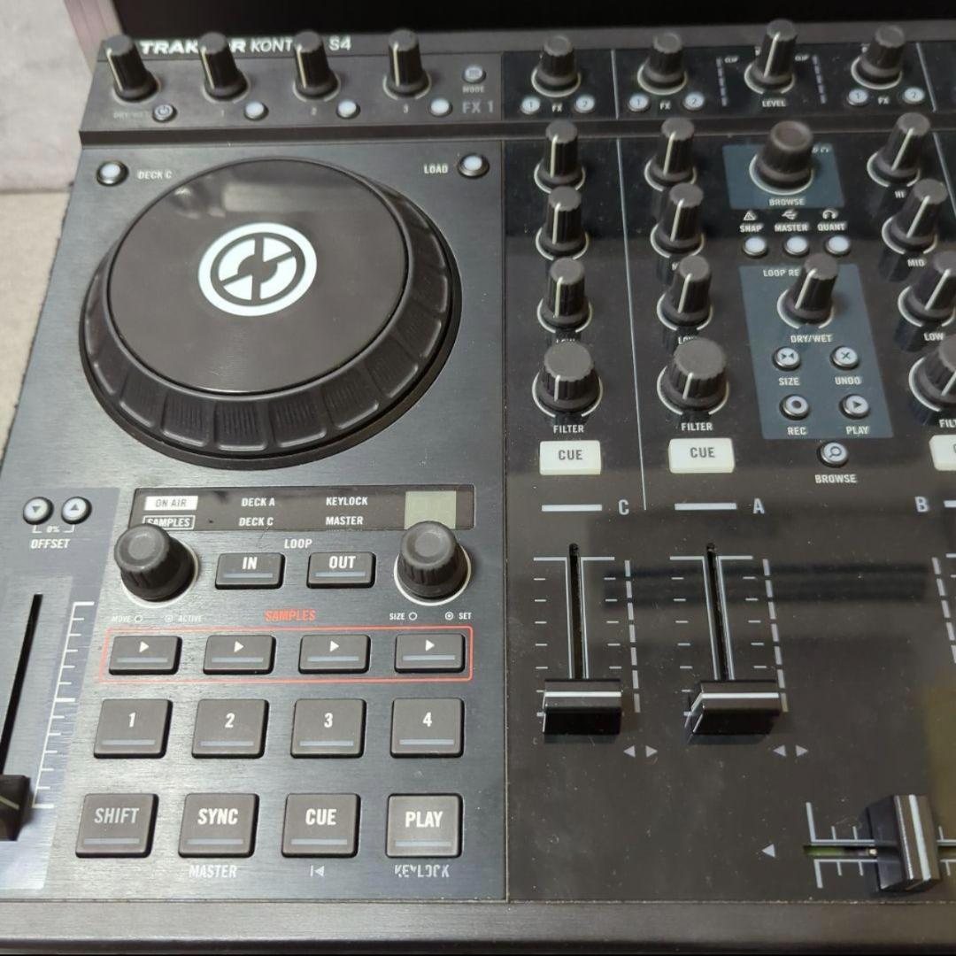 【TRAKTOR】 KONTROL S4 フライトケース付き
