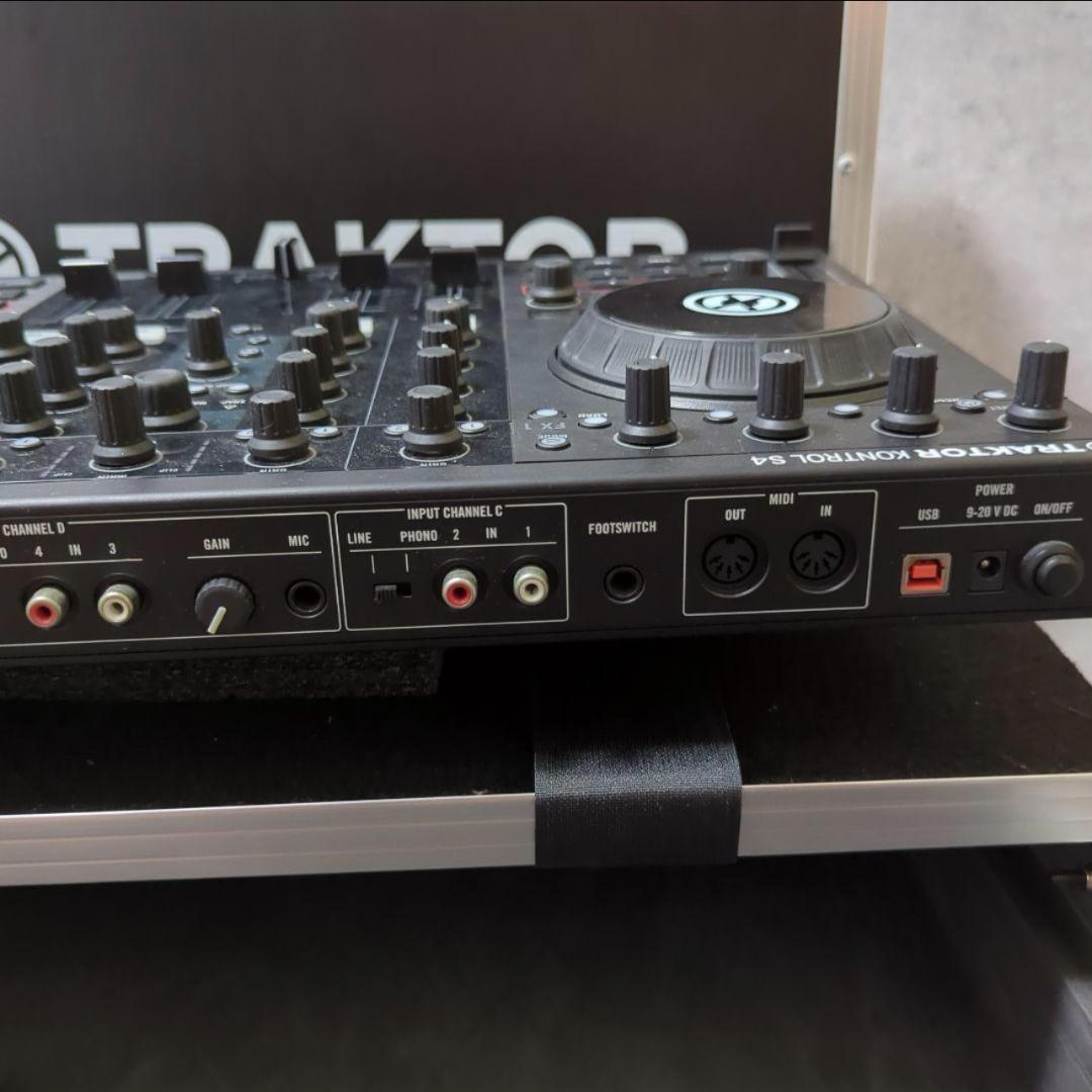 【TRAKTOR】 KONTROL S4 フライトケース付き