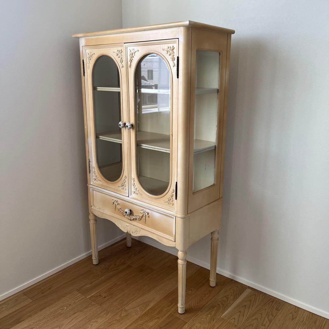 ガラス扉付きディスプレイキャビネット傷や汚れあり