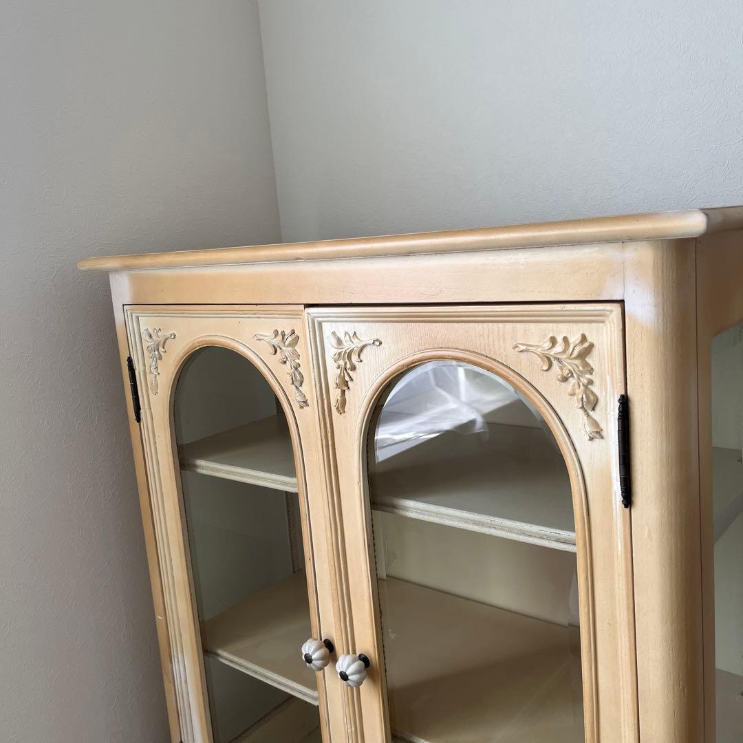 ガラス扉付きディスプレイキャビネット傷や汚れあり