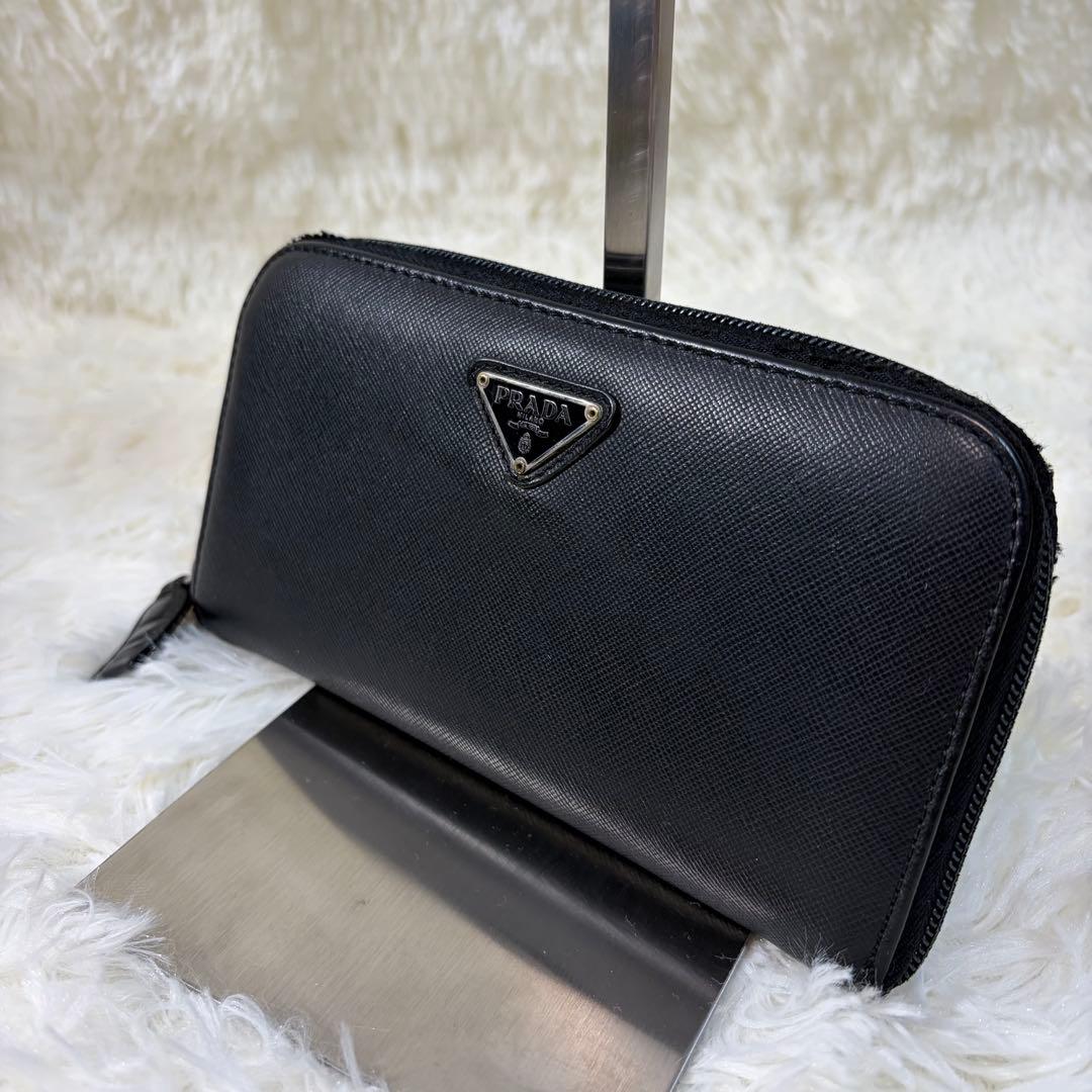 プラダ サフィアーノレザー ラウンドジップ 長財布 ブラックPRADA