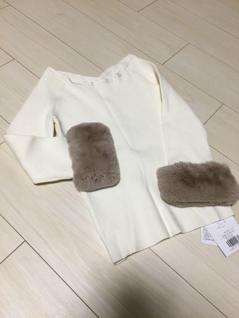 トレンドファー◇袖ファー付きゆるニットトップス レディース