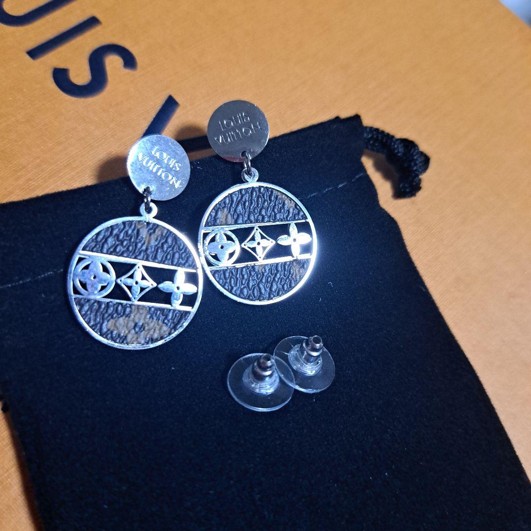 ルイヴィトン ピアス　シルバーモノグラム　新品未使用