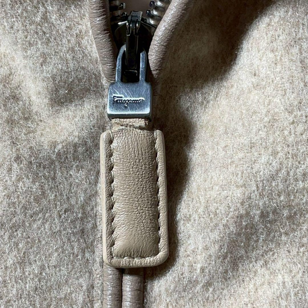 ✨️レザータグ✨️Ferragamo フェラガモ アウター ベージュ 中綿 カシミヤ