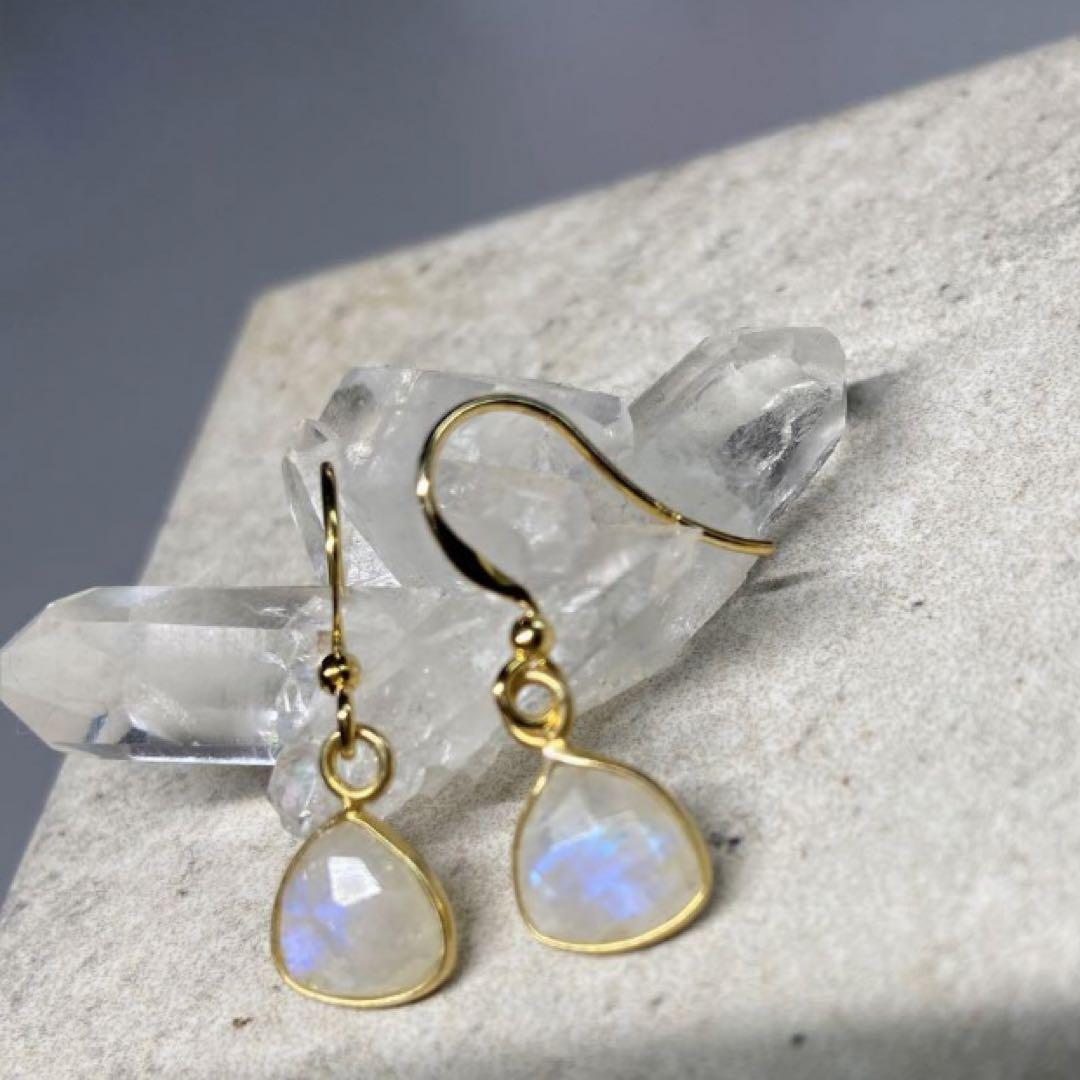 再販　18金【刻印あり】18K ゴールド ドロップ型ピアス 天然石ピアス