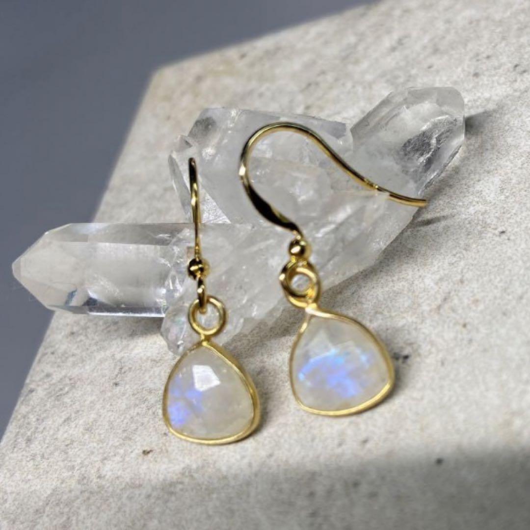 再販　18金【刻印あり】18K ゴールド ドロップ型ピアス 天然石ピアス