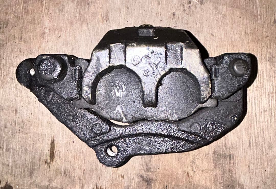 即決！！ヤマハ　マジェスティ250　F.B.キャリパー　　　　H891 マジェスティ250 sg03j ブレーキキャリパー 純正 - メルカリ