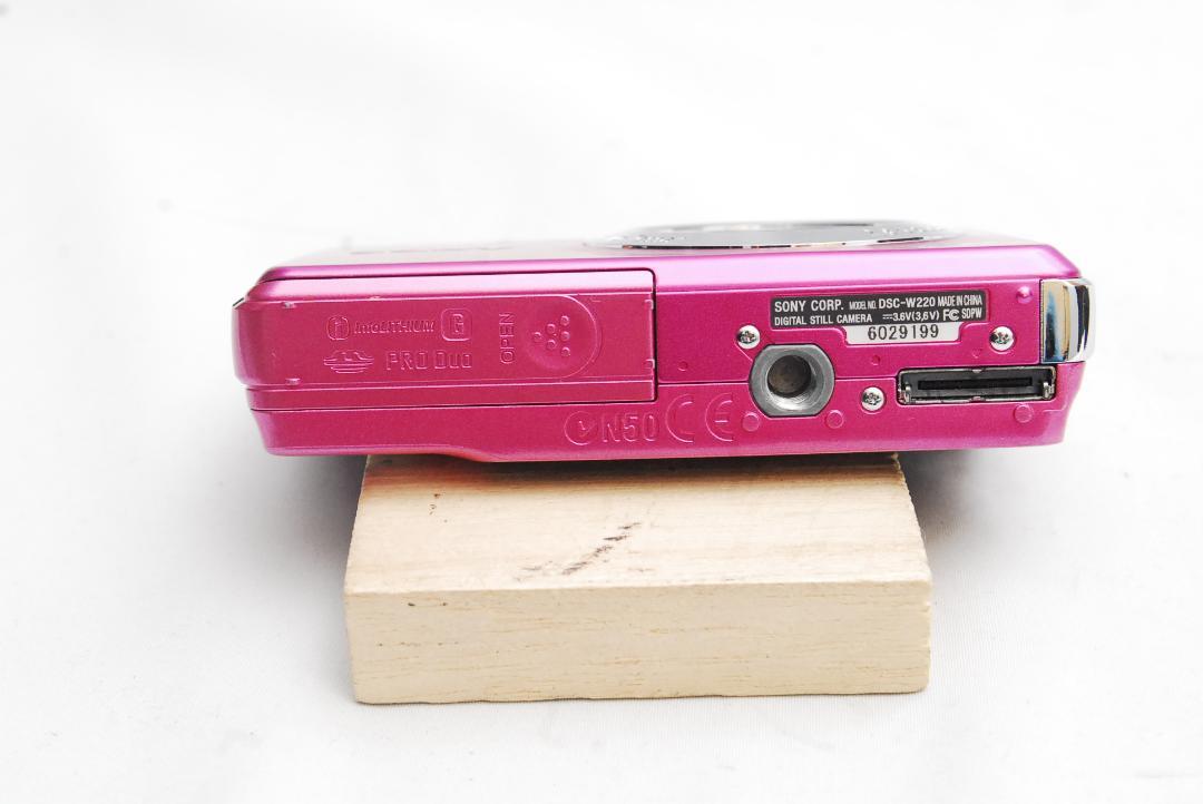 SONY CyberShot DSC-W220 (良品）