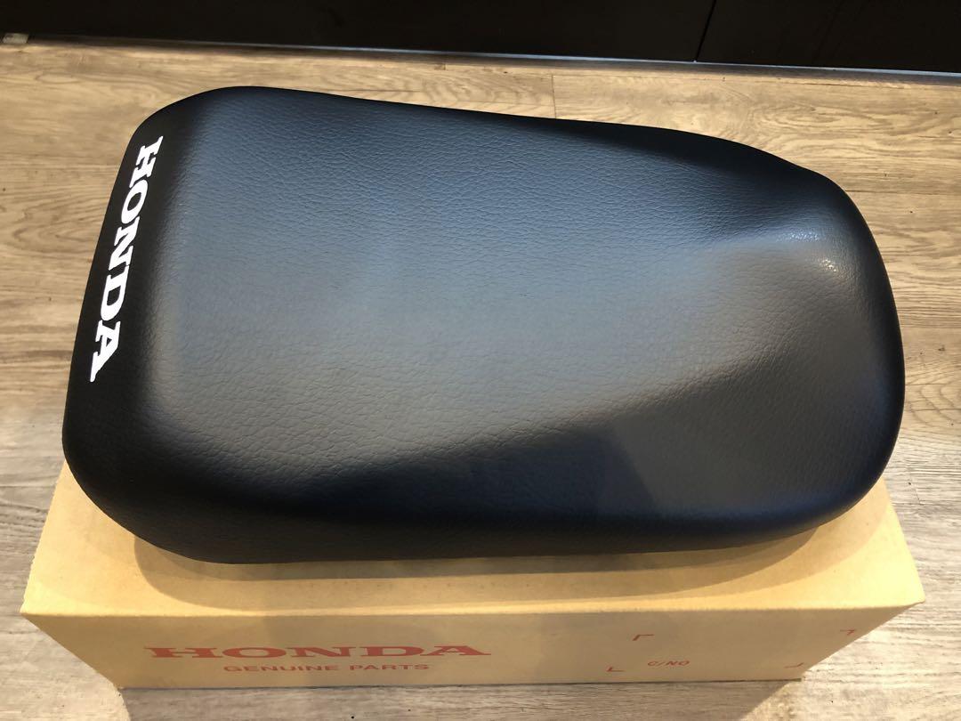 【新品】純正品 ズーマー AF58 シート 黒　ブラック HONDA 新品】純正品 ズーマー AF58 シート 黒ブラック HONDA