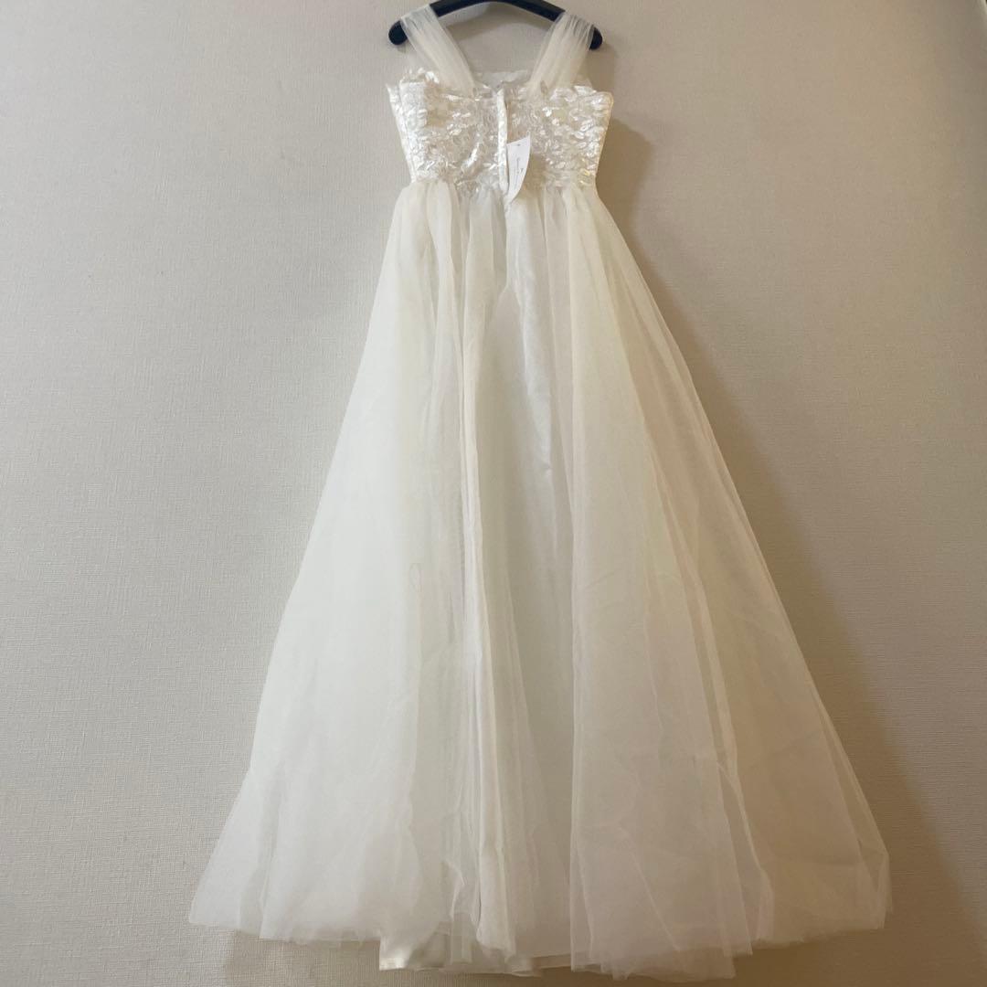 《さちょす様専用》ホワイトウェディングドレス フラワー刺繍 チュールリボン付 《さちょす様専用》ホワイトウェディングドレス フラワー刺繍 チュールリボン付