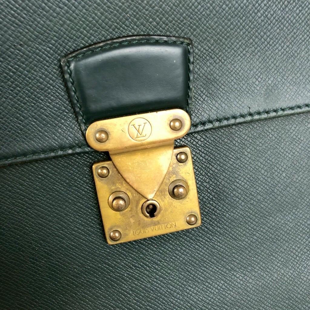 LOUIS VUITTON ルイヴィトン タイガ セルヴィエットクラド ビジネス