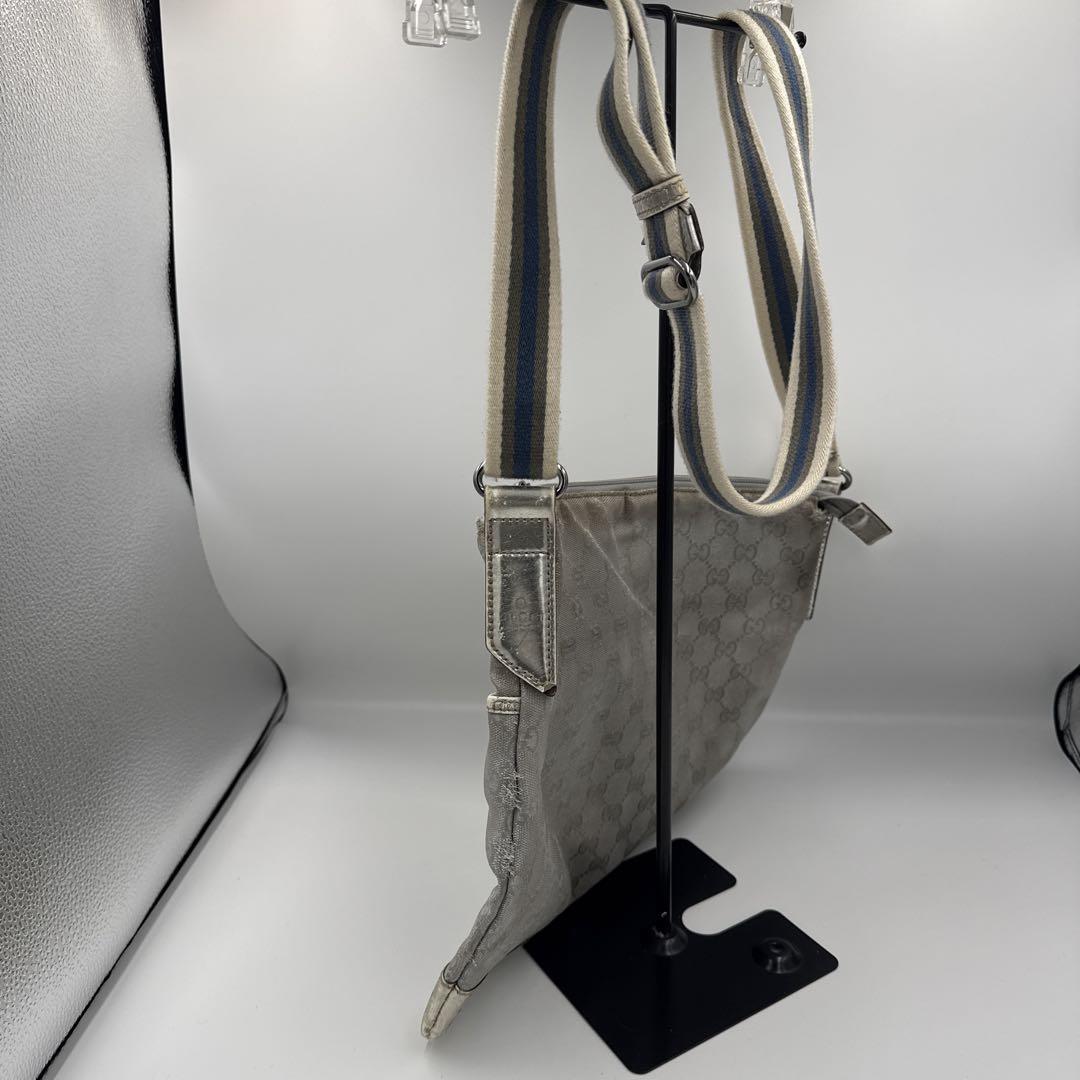 GUCCIグレー キャンバス メッセンジャーバッグ