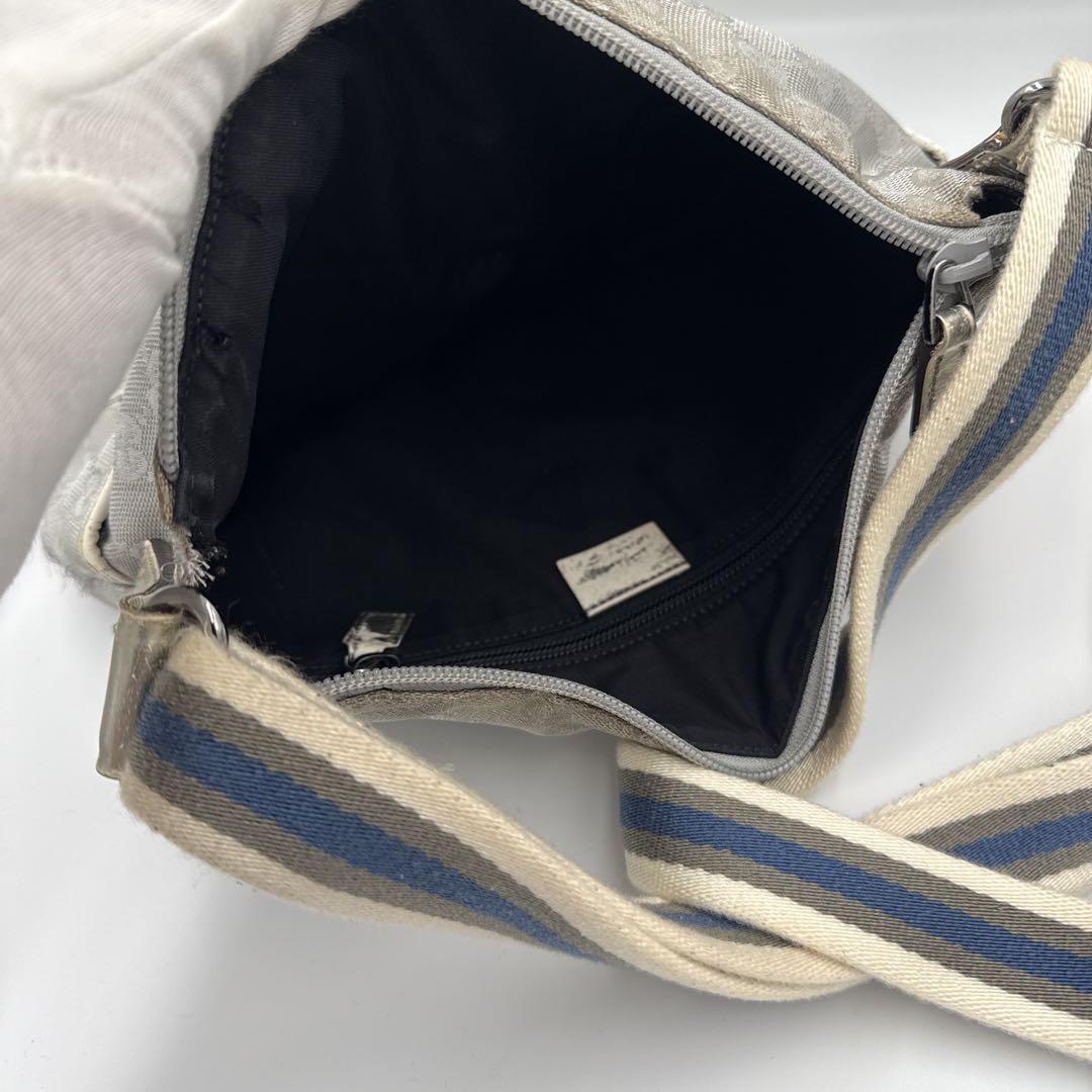GUCCIグレー キャンバス メッセンジャーバッグ
