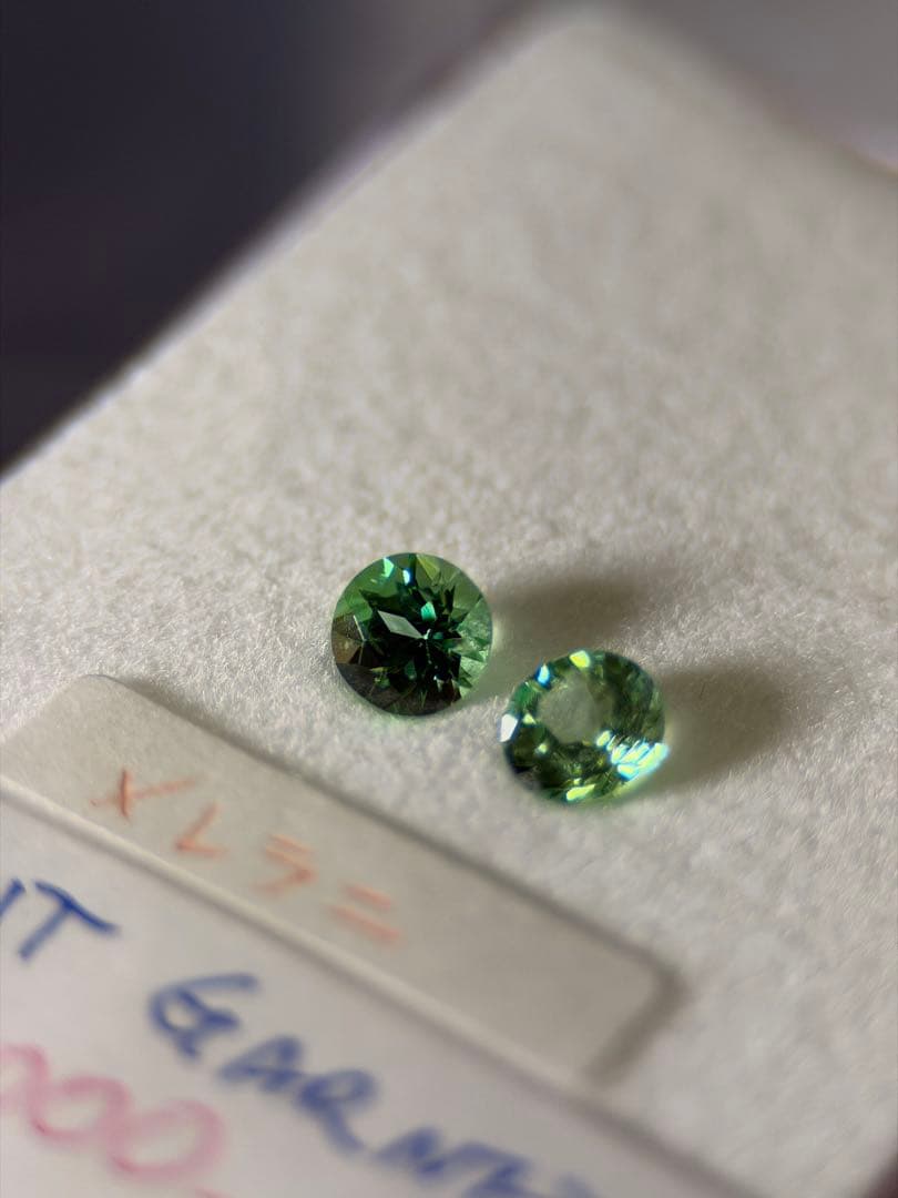 ミントガーネット メレラニ 2個で0.79ct新品、♥